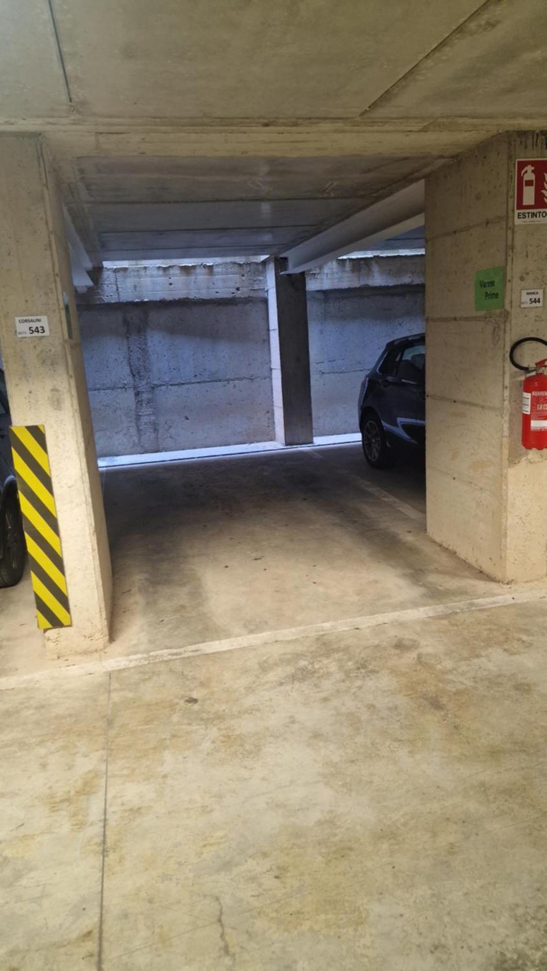 Prime: With Ac And Parking Near Train Station Apartment *