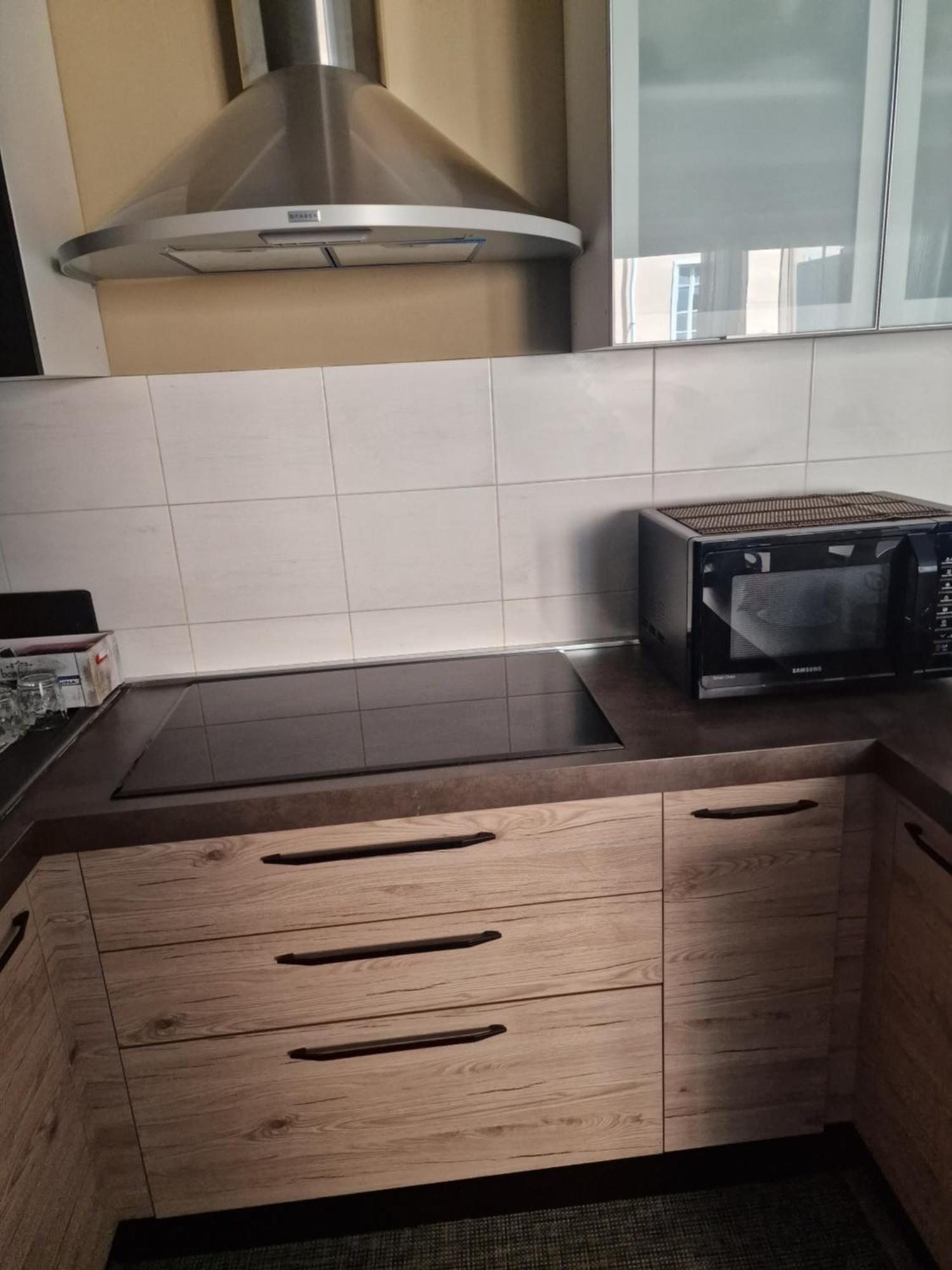 Apartment Prime: With Ac And Parking Near Train Station *