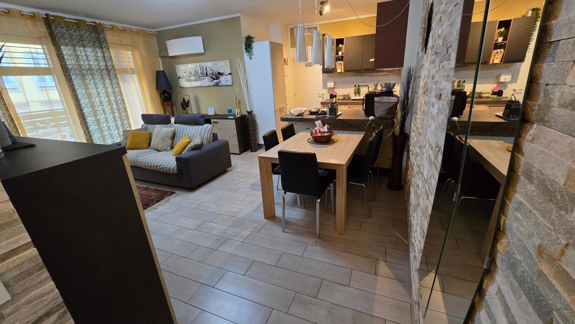 Prime: With Ac And Parking Near Train Station Apartment *