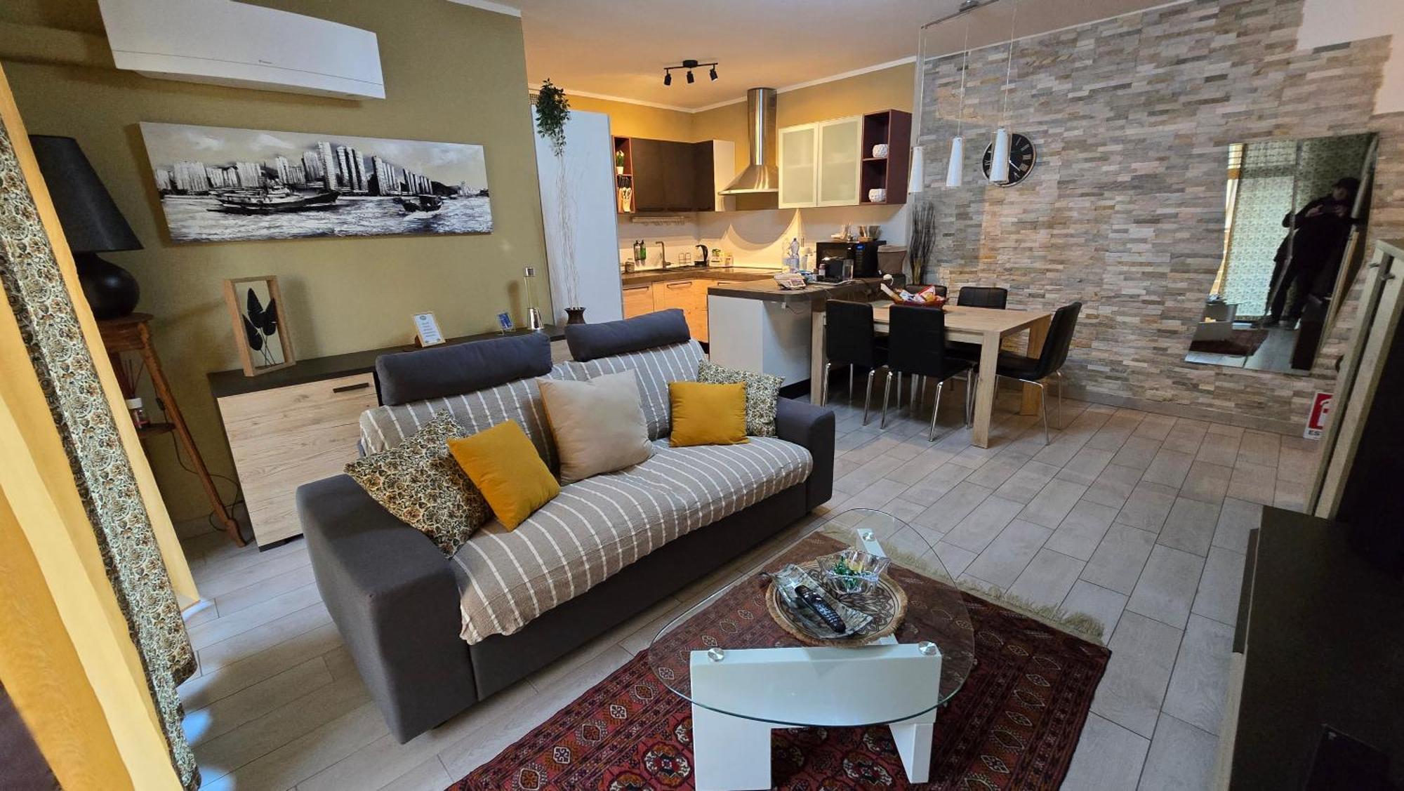 Prime: With Ac And Parking Near Train Station Apartment *
