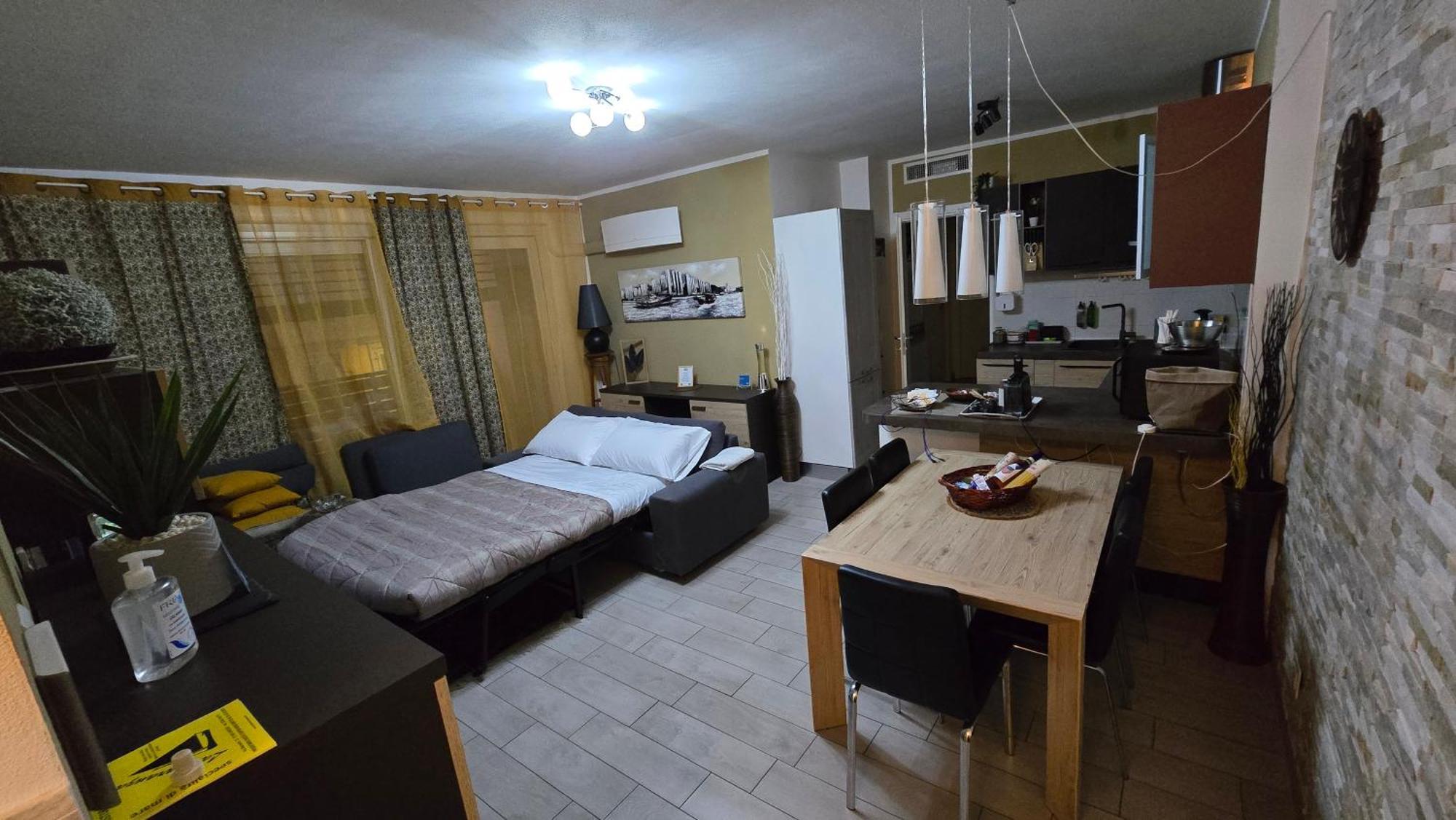 Apartment Prime: With Ac And Parking Near Train Station *