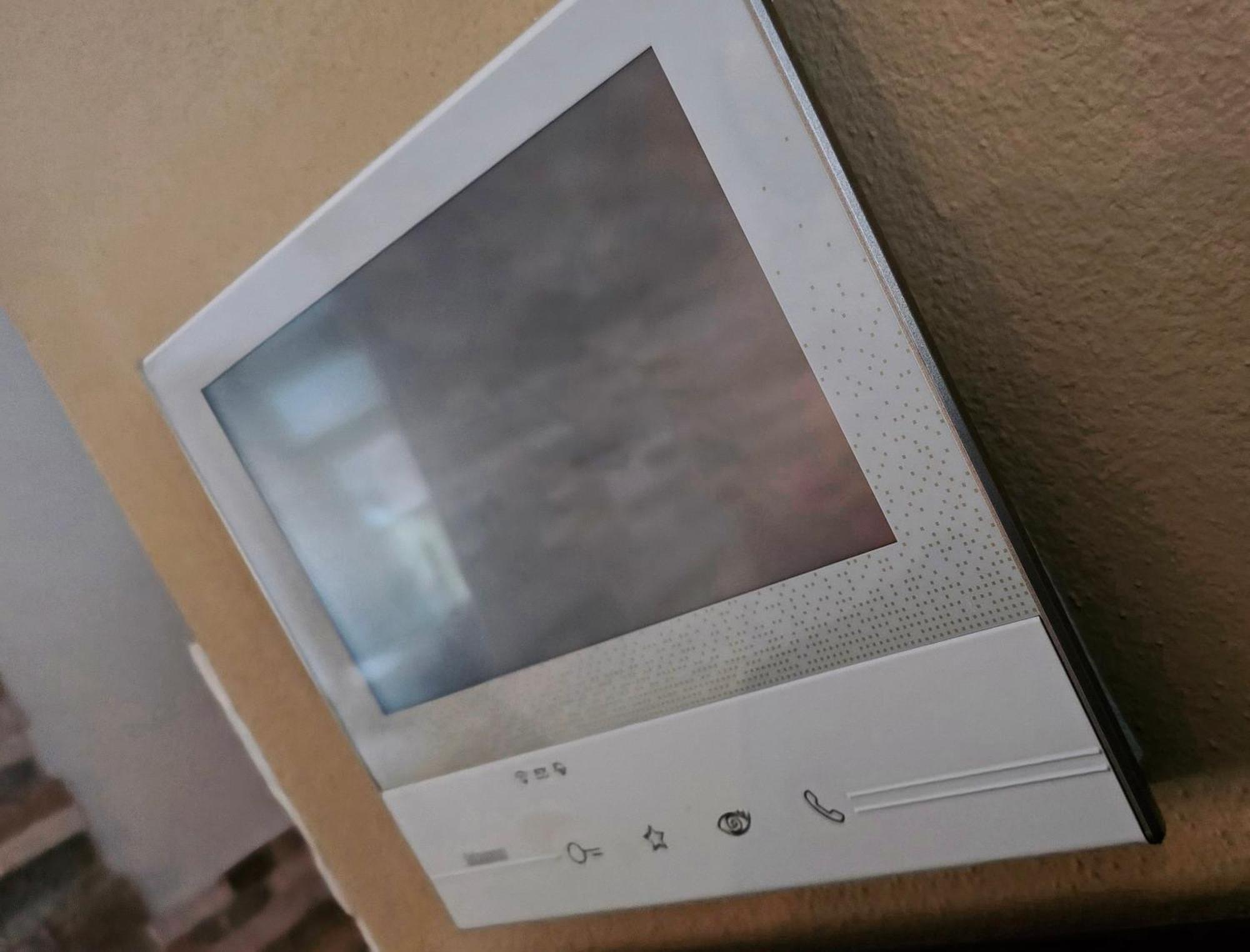 Apartment Prime: With Ac And Parking Near Train Station *